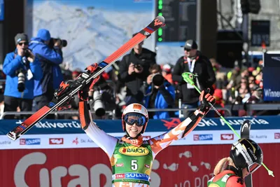 Na snímke slovenská lyžiarka Petra Vlhová sa teší z tretieho miesta v obrovskom slalome Svetového pohára v rakúskom Söldene v sobotu 28. októbra 2023. FOTO TASR - Martin Baumann 

- Rakúsko šport alpské lyžovanie slovaciká
- Svetový pohár Sölden 
- druhé kolo ženy obrovský slalom SP