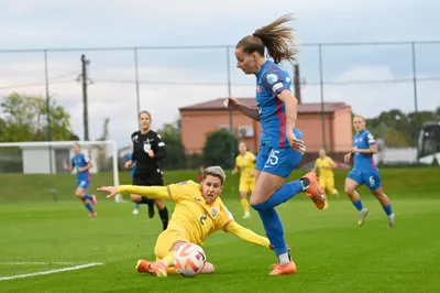 Na snímke vpravo hráčka Slovenska Tamara Morávková a hráčka Rumunska Ana Maria Stanciuová v zápase futbalovej Ligy národov žien 2. skupiny B-divízie Slovensko - Rumunsko v utorok 31. októbra 2023 v Senci. FOTO TASR - Lukáš Grinaj


- SR Senec šport futbal LN ženy 2. sk. B-divízia BAX
- Slovensko - Rumunsko