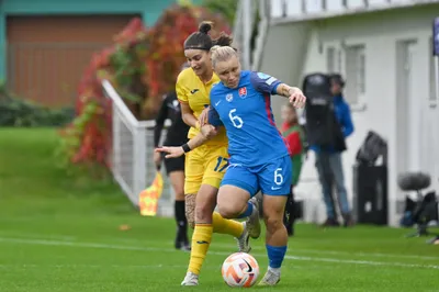 Na snímke vpravo hráčka Slovenska Katarína Vredíková a hráčka Rumunska Claudia Bistrianová v zápase futbalovej Ligy národov žien 2. skupiny B-divízie Slovensko - Rumunsko v utorok 31. októbra 2023 v Senci. FOTO TASR - Lukáš Grinaj


- SR Senec šport futbal LN ženy 2. sk. B-divízia BAX
- Slovensko - Rumunsko