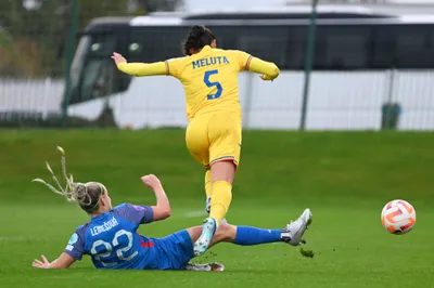 Na snímke vľavo hráčka Slovenska Diana Lemešová a hráčka Rumunska Teodora Melutaová v zápase futbalovej Ligy národov žien 2. skupiny B-divízie Slovensko - Rumunsko v utorok 31. októbra 2023 v Senci. FOTO TASR - Lukáš Grinaj


- SR Senec šport futbal LN ženy 2. sk. B-divízia BAX
- Slovensko - Rumunsko