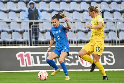 Na snímke vľavo hráčka Slovenska Patrícia Hmírová a hráčka Rumunska Brigita Goderová v zápase futbalovej Ligy národov žien 2. skupiny B-divízie Slovensko - Rumunsko v utorok 31. októbra 2023 v Senci. FOTO TASR - Lukáš Grinaj


- SR Senec šport futbal LN ženy 2. sk. B-divízia BAX
- Slovensko - Rumunsko