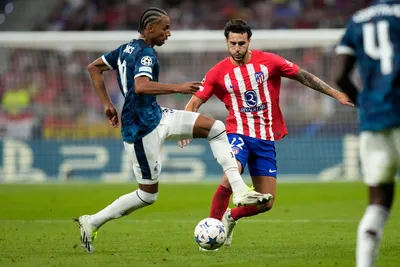 Feyenoord's Calvin Stengs, left, controls the ball as Atletico Madrid's Mario Hermoso defends during the Champions League Group E soccer match between Atletico Madrid and Feyenoord at the Metropolitano stadium in Madrid, Spain, Wednesday, Oct. 4, 2023. (AP Photo/Bernat Armangue)

- XCHAMPIONSLEAGUEX