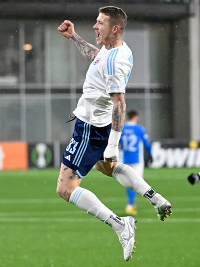 Juraj Kucka sa teší po strelenom góle v zápase KÍ Klaksvík - ŠK Slovan Bratislava.