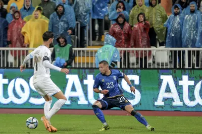 Kosovo's Bernard Berisha, right, and Israel's Sagiv Jehezkel, left, challenge for the ball during the Euro 2024 group I qualifying soccer match between Kosovo and Israel at the Fadil Vokrri stadium in Pristina, Kosovo, Sunday, Nov. 12, 2023. (AP Photo/Visar Kryeziu)

- XEURO2024X