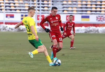 Na snímke zľava Ján Minárik (Žilina) a Róbert Polievka (Banská Bystica) počas zápasu 18. kola Niké ligy MFK Dukla Banská Bystrica - MŠK Žilina v Banskej Bystrici 16. decembra 2023. FOTO TASR - Ján Krošlák

- Slovensko šport futbal Niké liga NL 18. kolo BBX
- MFK Dukla Banská Bystrica - MŠK Žilina