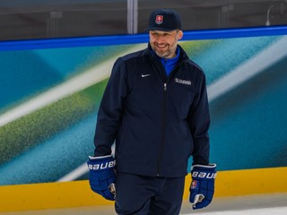 Tréner brankárov Ján Lašák. 