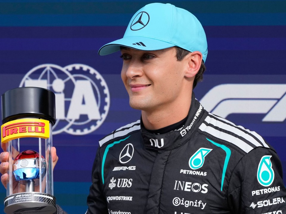 Britský jazdec F1 George Russell.
