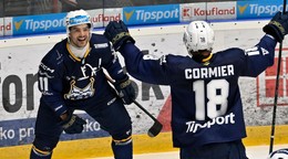 Na snímke hráči Spišskej Novej Vsi Xavier Cormier (druhý sprava) a Danick Martel (druhý zľava) sa radujú z gólu