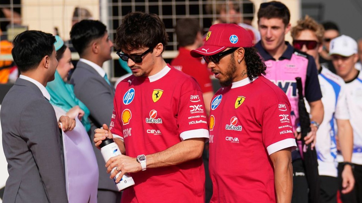 Charles Leclerc (vľavo) a Lewis Hamilton (vpravo)