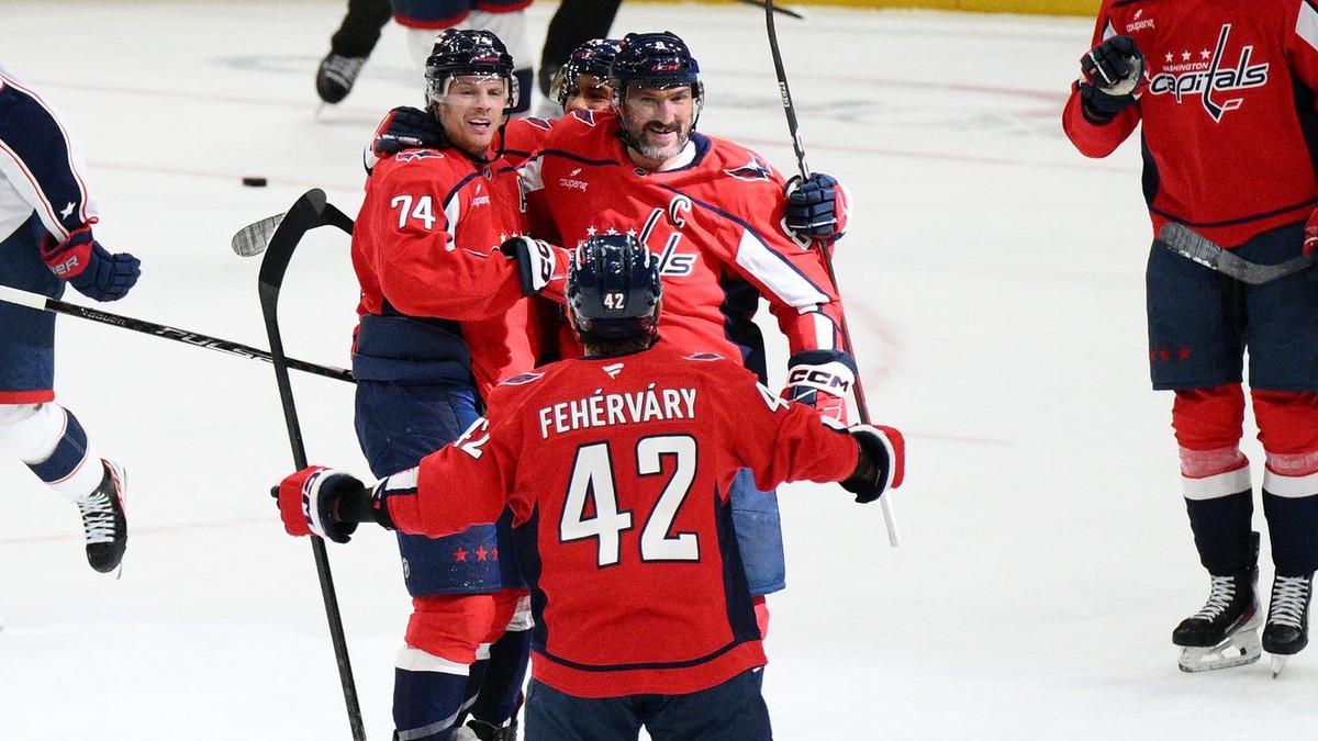 Slovenský obranca Martin Fehérváry počas zápasu zámorskej NHL Washington Capitals - Columbus Blue Jackets.