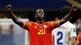 Útočník Yoane Wissa oslavuje gól do siete Uzbekistanu na MS 2026.