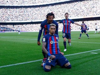 Raphinha sa teší po strelenom gól v drese FC Barcelona.