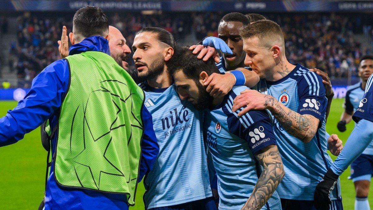 Futbalisti Slovana sa tešia z gólu v zápase 5. kola ligovej fázy Ligy majstrov Slovan Bratislava - AC Miláno.