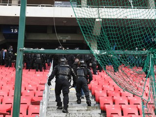 Polícia zasahovala v jesennom derby Spartak Trnava - Slovan Bratislava.