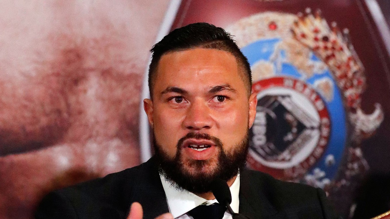 Na archívnej snímke z 16. januára 2018 novozélandský boxer Joseph Parker hovorí počas tlačovej konferencie v Londýne.