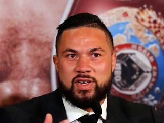 Na archívnej snímke z 16. januára 2018 novozélandský boxer Joseph Parker hovorí počas tlačovej konferencie v Londýne.