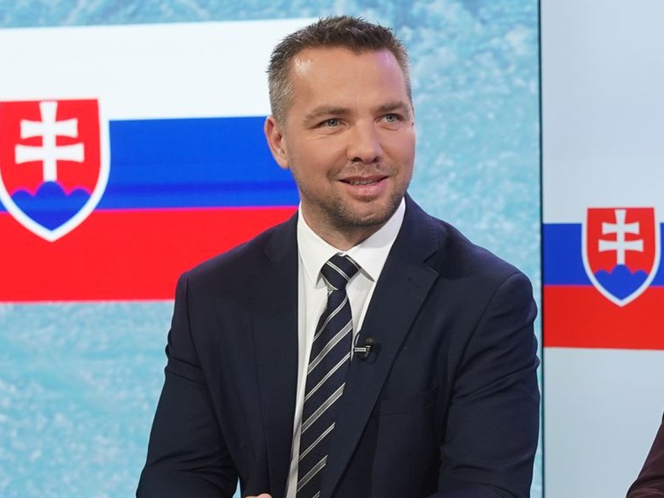 Michal Hudec ako hokejový expert.  