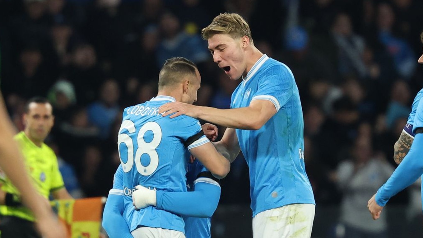 Futbalisti Neapolu sa tešia po góle Stanislava Lobotku (68).