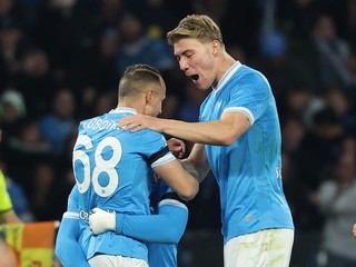 Futbalisti Neapolu sa tešia po góle Stanislava Lobotku (68).