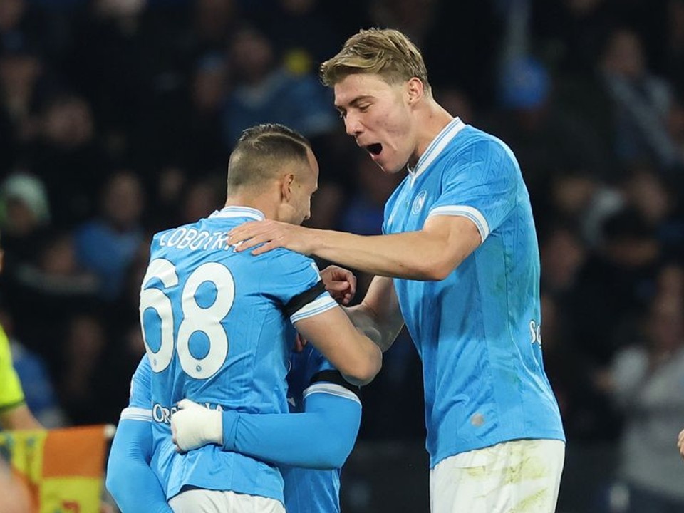 Futbalisti Neapolu sa tešia po góle Stanislava Lobotku (68).