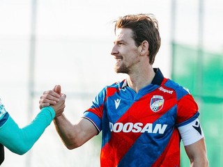 Patrik Hrošovský s kapitánskou páskou. 