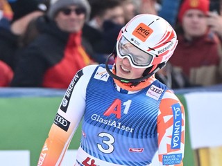 Slovenská lyžiarka Petra Vlhová v cieli slalomu v Lienzi 2023.