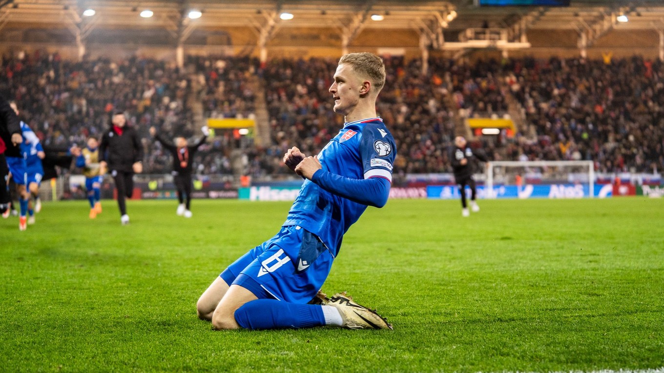 Tomáš Bobček oslavuje gól do siete Severného Írska.