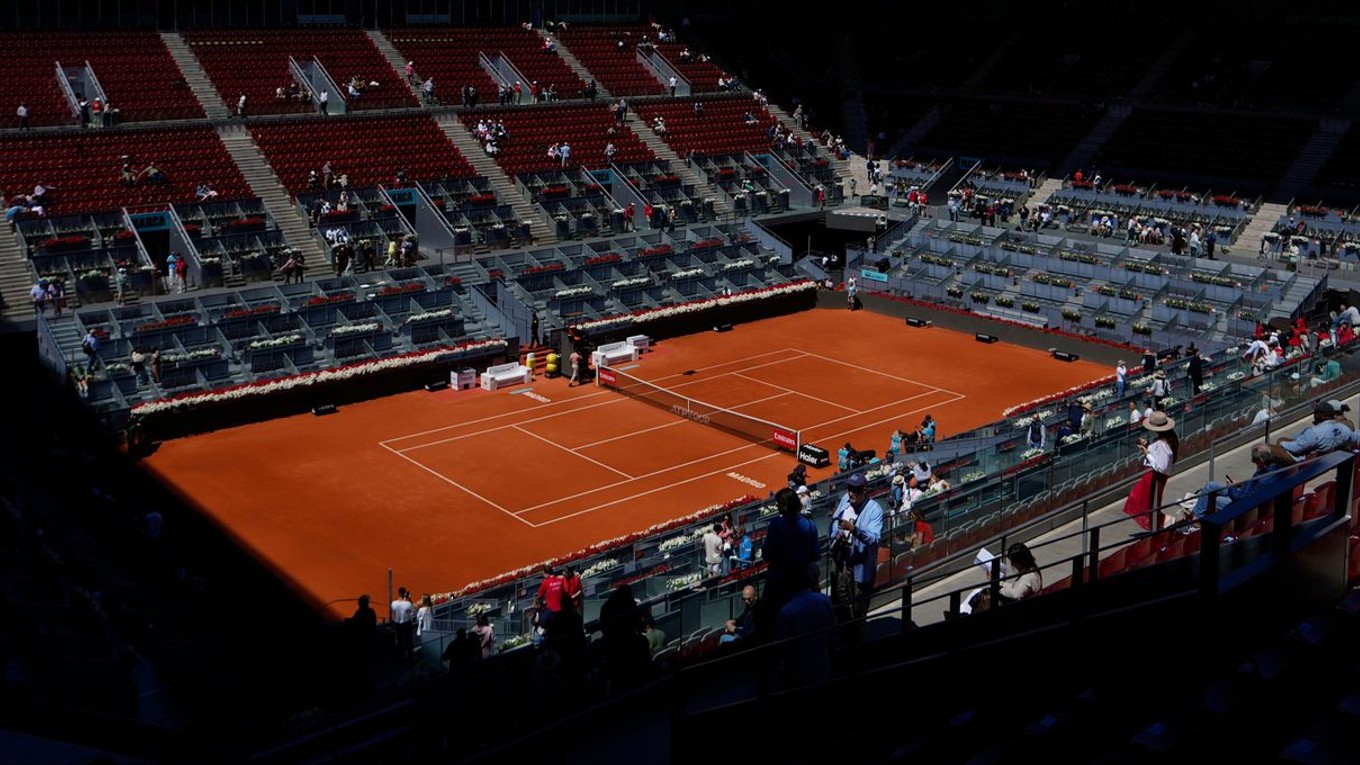 prázdne dejisko tenisového turnaja v Madride počas výpadku elektrického prúdu
