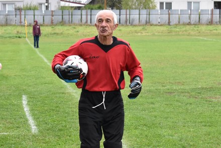 Cítim sa ako dvadsaťročný chlap, tvrdí najstarší futbalista na Slovensku