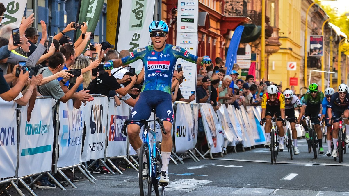 Francúzsky cyklista Paul Magnier víťazí v 1. etape pretekov Okolo Slovenska 2026.