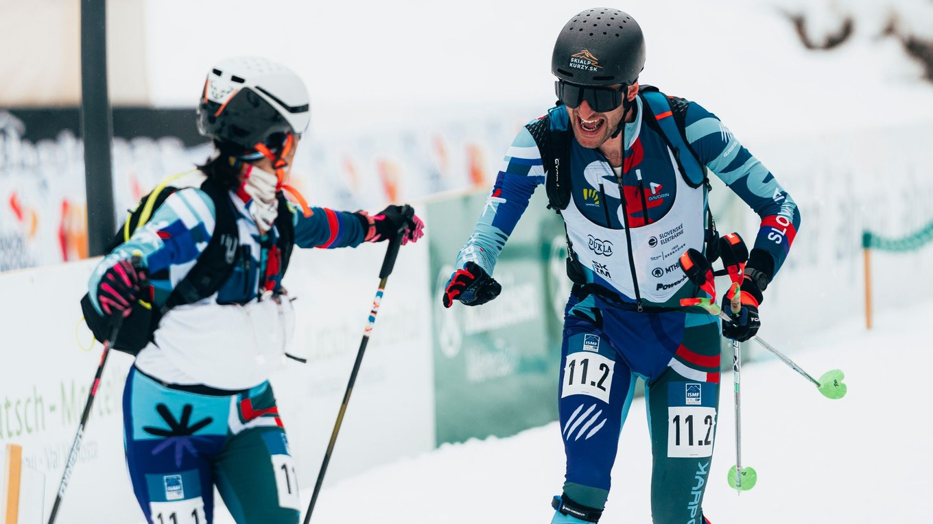 Jagerčíková a Šiarnik počas pretekov zmiešanej štafety. 