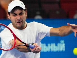 Ruský tenista Aslan Karacev.