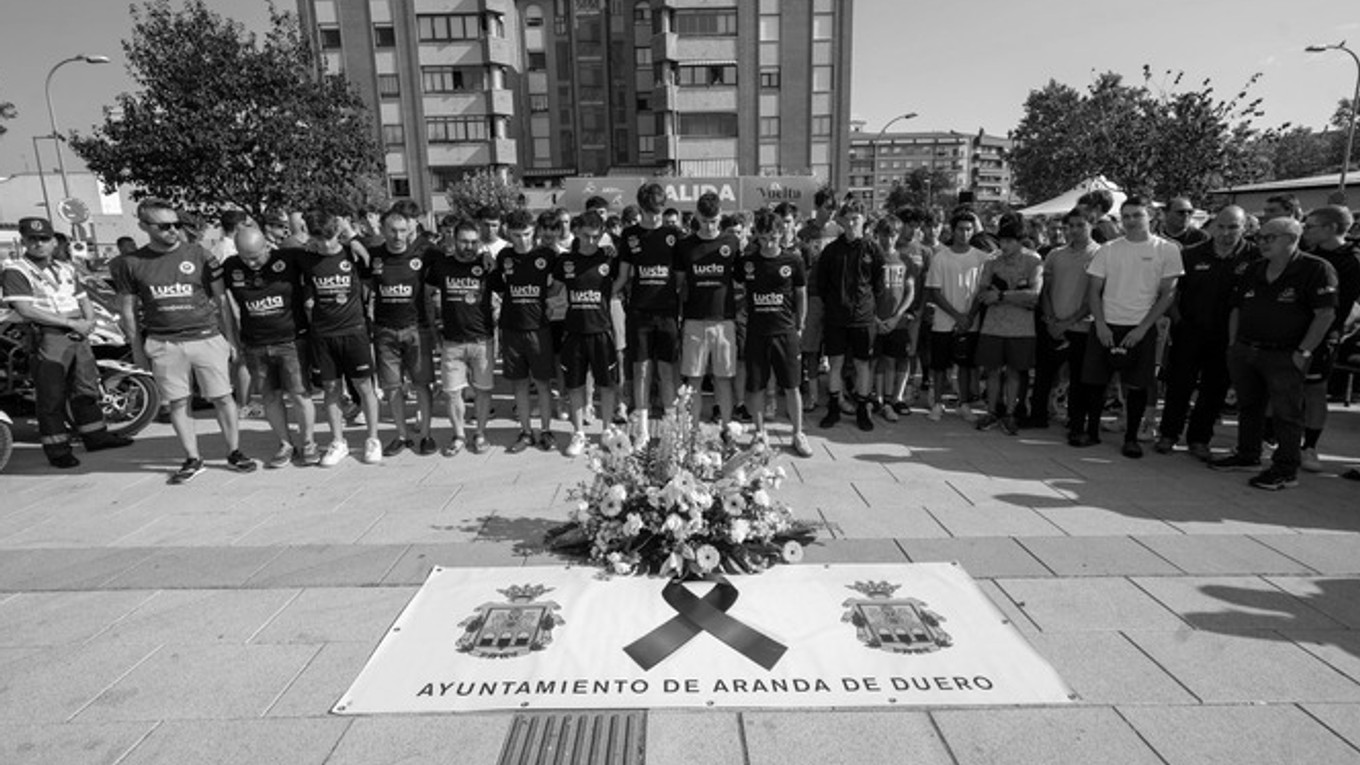 Pietna spomienka na pamiatku Ivana Melendeza Luquea, ktorý zomrel vo veku 17 rokov.