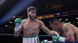 Vľavo portorický boxer Prichard Colon.
