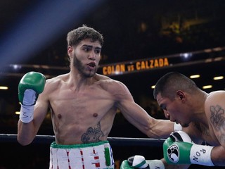 Vľavo portorický boxer Prichard Colon.