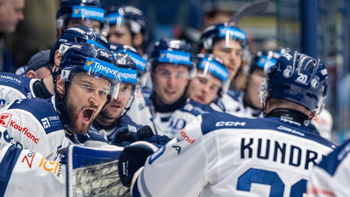 Hráči Popradu oslavujú gól.