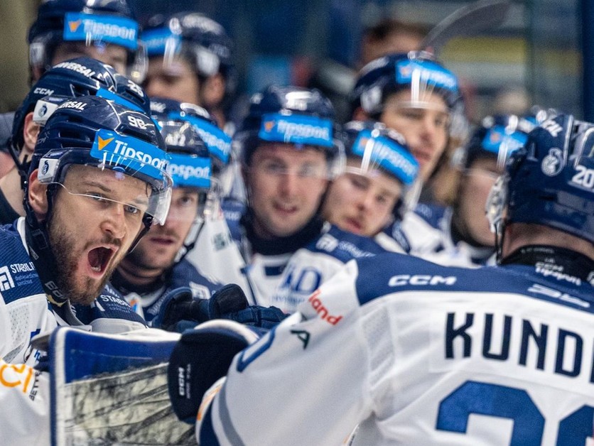 Hráči Popradu oslavujú gól.