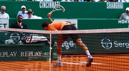 Daniil Medvedev zlomil raketu.