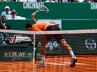 Daniil Medvedev zlomil raketu.