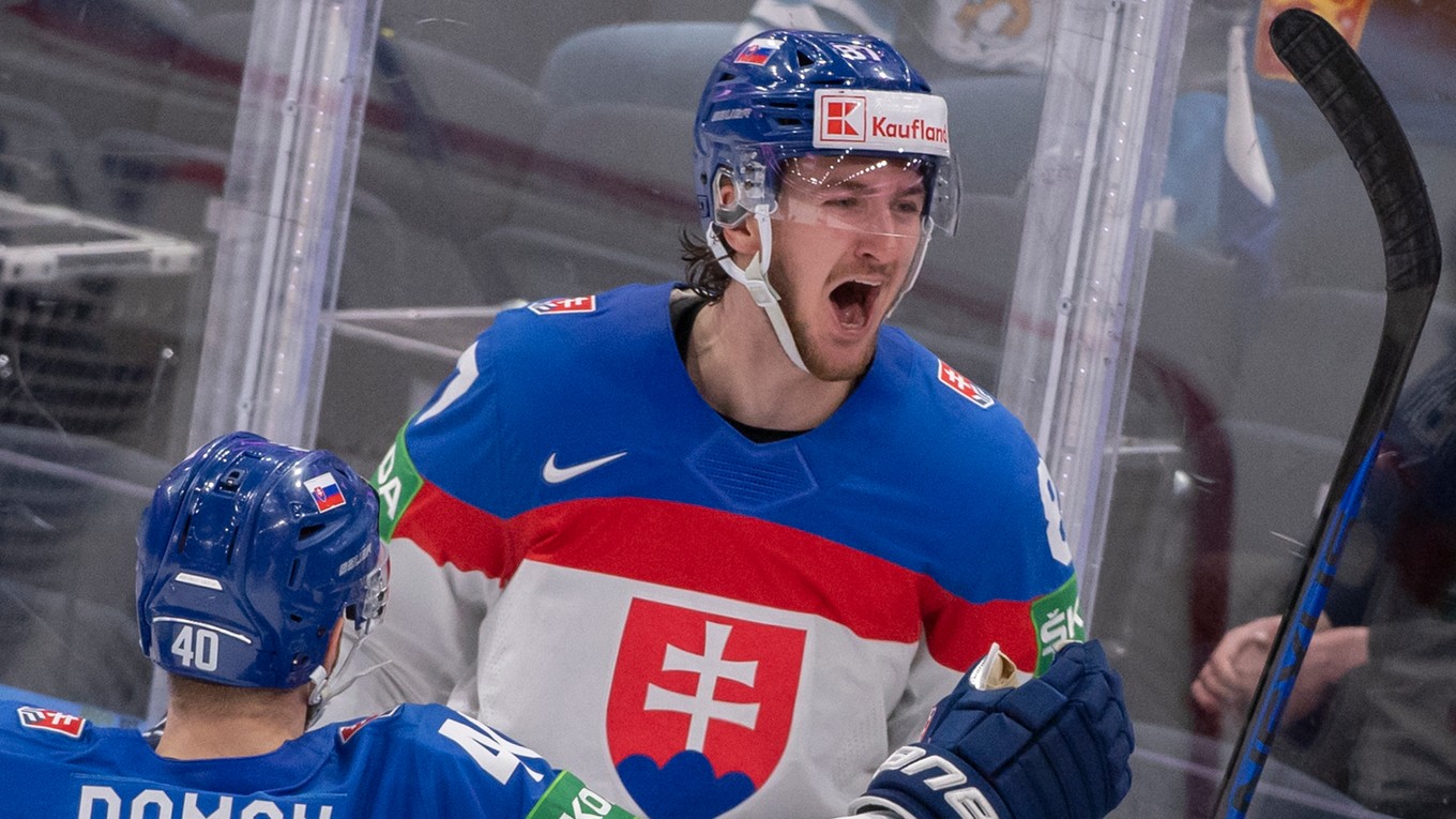 Pavol Regenda sa teší po strelenom góle v zápase Slovensko - Fínsko vo štvrťfinále MS v hokeji 2022.