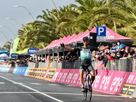 Peter Sagan vyhráva 10. etapu na Giro d'Italia 2020.