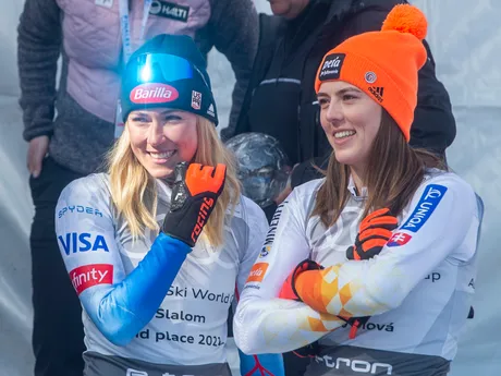 Petra Vlhová a Mikaela Shiffrinová počas finále SP v Courcheveli a Méribeli 2022. 