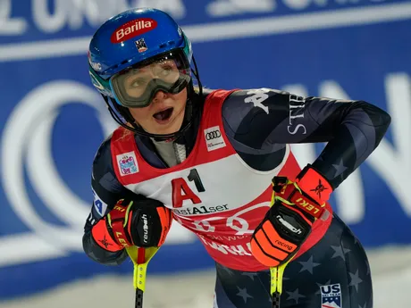 Mikaela Shiffrinová po nočnom slalome v rakúskom Flachau.