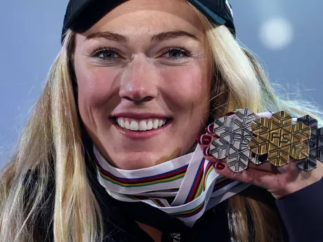 Mikaela Shiffrinová so svojou medailovou zbierkou z MS 2023.