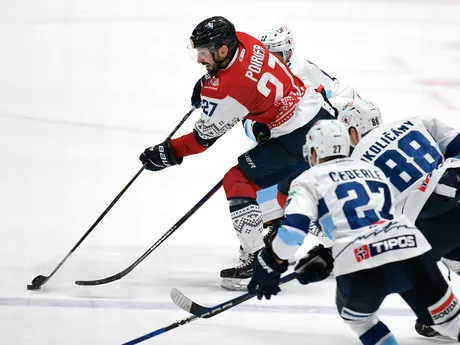 Na snímke vľavo Emile Poirier (Slovan) v zápase 30. kola Tipos extraligy v hokeji HC Slovan Bratislava - HK Nitra.
