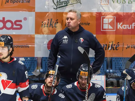 Na snímke tréner HC Slovan Bratislava Peter Oremus počas zápasu 27. kola hokejovej Tipos extraligy HC Slovan Bratislava – HK Nitra 20. decembra 2023 v Bratislave.