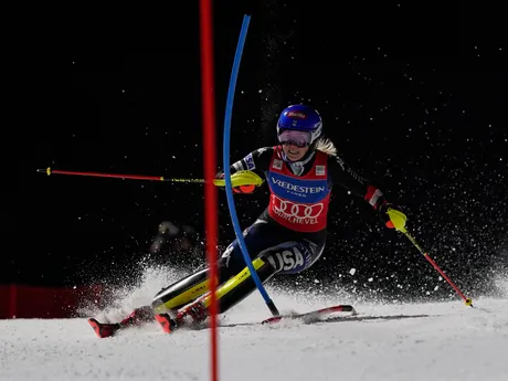 Mikaela Shiffrinová počas slalomu v Courcheveli.