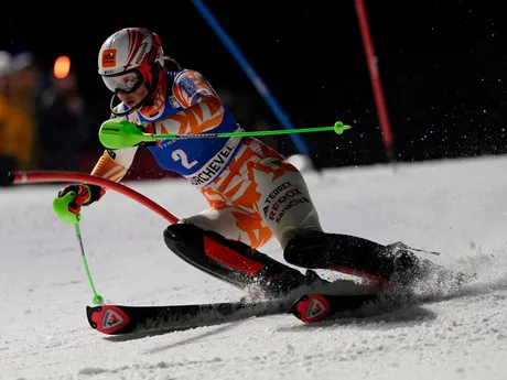 Petra Vlhová počas slalomu v Courcheveli.