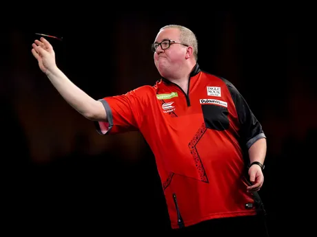 Stephen Bunting počas 11. hracieho dňa MS v šípkach. 