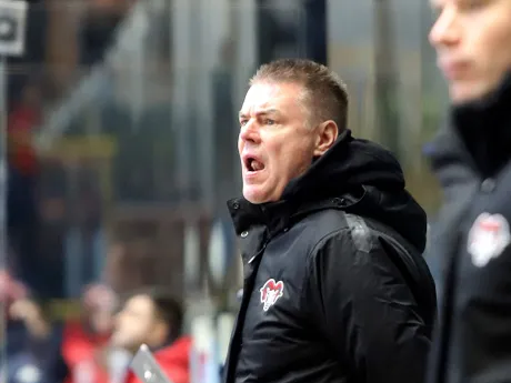 Hlavný tréner HC '05 Banská Bystrica Raimo Helminen počas zápasu 33. kola hokejovej Tipos extraligy HKM Zvolen – HC '05 Banská Bystrica. 